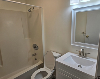 119 W Crooked Hill Road - Photo Thumbnail 9
