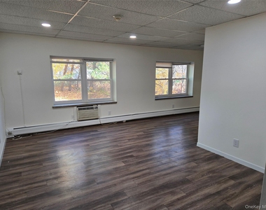 119 W Crooked Hill Road - Photo Thumbnail 4