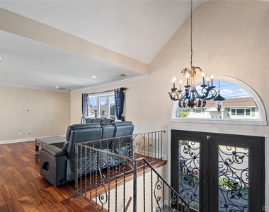 539 Nassau Avenue - Photo Thumbnail 2