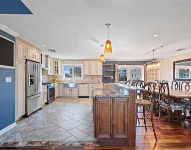 539 Nassau Avenue - Photo Thumbnail 6