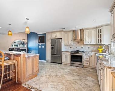 539 Nassau Avenue - Photo Thumbnail 11