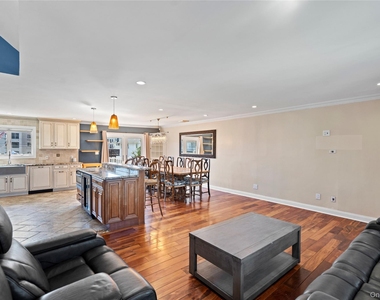 539 Nassau Avenue - Photo Thumbnail 5