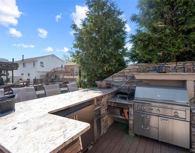 539 Nassau Avenue - Photo Thumbnail 35