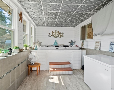 539 Nassau Avenue - Photo Thumbnail 24