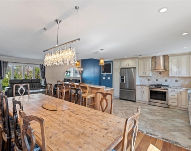 539 Nassau Avenue - Photo Thumbnail 12