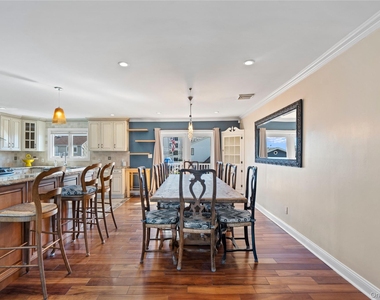539 Nassau Avenue - Photo Thumbnail 4