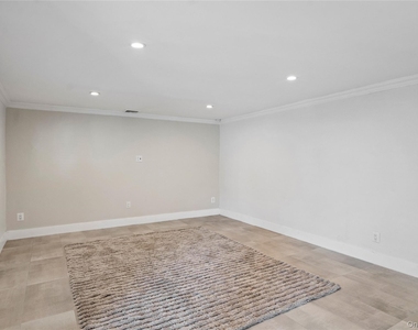 539 Nassau Avenue - Photo Thumbnail 21