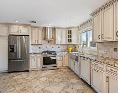 539 Nassau Avenue - Photo Thumbnail 13