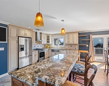 539 Nassau Avenue - Photo Thumbnail 7