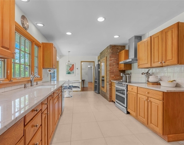 11 North Road - Photo Thumbnail 8