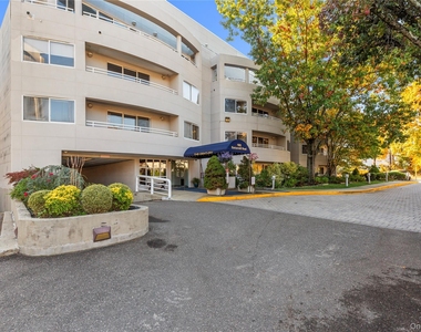 100 Cuttermill Road - Photo Thumbnail 1
