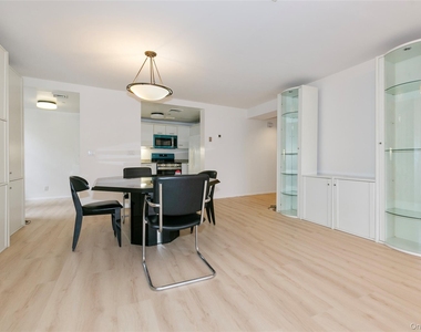 100 Cuttermill Road - Photo Thumbnail 10
