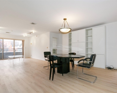 100 Cuttermill Road - Photo Thumbnail 9