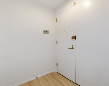 100 Cuttermill Road - Photo Thumbnail 6