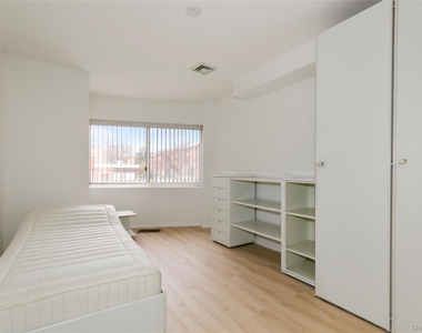100 Cuttermill Road - Photo Thumbnail 25
