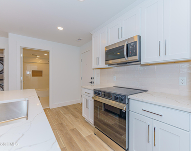9 Laura Drive - Photo Thumbnail 8
