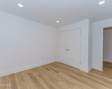 9 Laura Drive - Photo Thumbnail 14