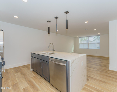 9 Laura Drive - Photo Thumbnail 5