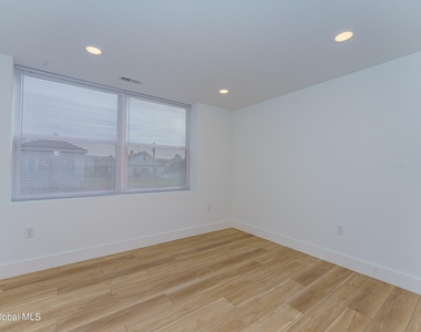 9 Laura Drive - Photo Thumbnail 13