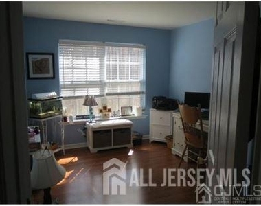 1056 Morning Glory Drive - Photo Thumbnail 6