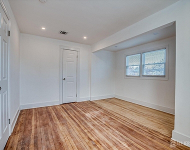 385 Pierson Avenue - Photo Thumbnail 12