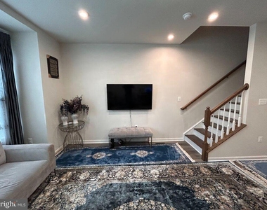 4607 Abbotswell Place - Photo Thumbnail 8