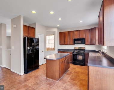 9240 Cascade Falls Drive - Photo Thumbnail 7