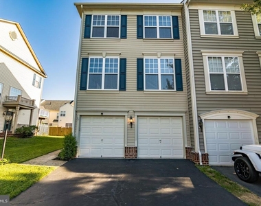 9240 Cascade Falls Drive - Photo Thumbnail 18