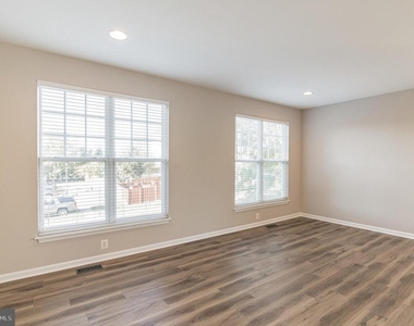 9240 Cascade Falls Drive - Photo Thumbnail 4