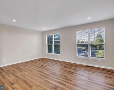 9240 Cascade Falls Drive - Photo Thumbnail 5