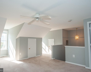 6276 Taliaferro Way - Photo Thumbnail 14