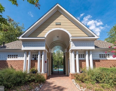 2204 Westcourt Lane - Photo Thumbnail 11