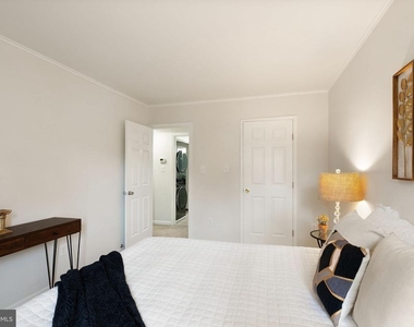 8511 Barrington Court - Photo Thumbnail 14