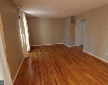 6055 Meyers Landing Court - Photo Thumbnail 3