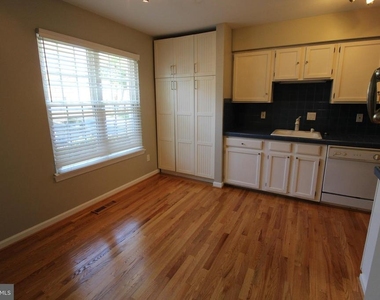 6055 Meyers Landing Court - Photo Thumbnail 6