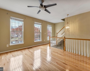 6002 Saint Hubert Lane - Photo Thumbnail 12