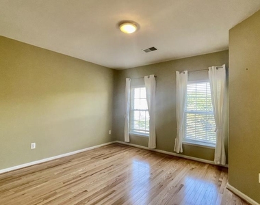 6002 Saint Hubert Lane - Photo Thumbnail 21