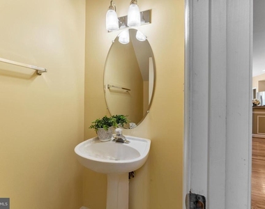 6002 Saint Hubert Lane - Photo Thumbnail 10