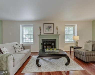 5820 Silchester Street - Photo Thumbnail 6