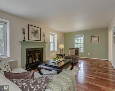 5820 Silchester Street - Photo Thumbnail 5