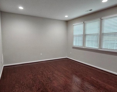 311 Prestwick Lane - Photo Thumbnail 15