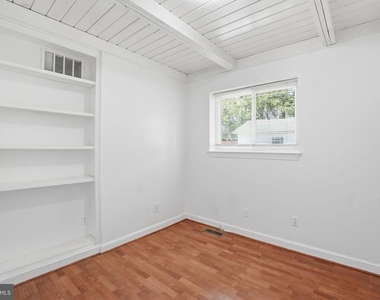 11000 Park Road - Photo Thumbnail 12