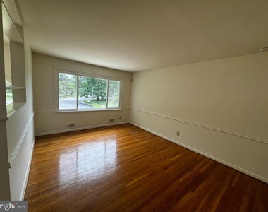 2508 Saint John Place - Photo Thumbnail 7