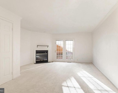 1454 N Quinn Street - Photo Thumbnail 5