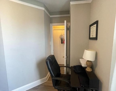 2031 Locust Street - Photo Thumbnail 6