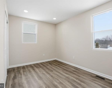 513 Smithfield Avenue - Photo Thumbnail 8