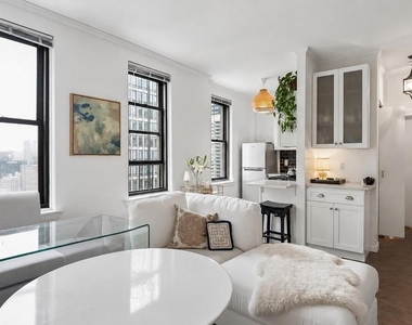 135 S 19th Street - Photo Thumbnail 1