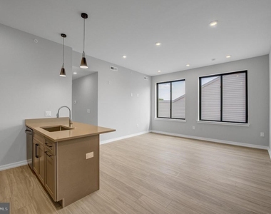 1205 S 15th Street - Photo Thumbnail 2