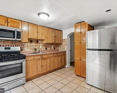 1225 N Howard Street - Photo Thumbnail 5