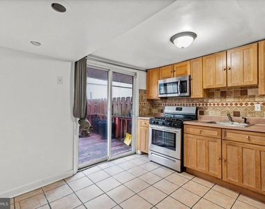 1225 N Howard Street - Photo Thumbnail 6